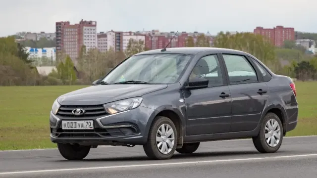 Денис Мантуров назвал Lada Granta стоимостью от 680 тысяч рублей «народным» автомобилем РФ