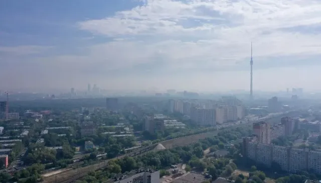 Пульмонолог Олег Абакумов посоветовал меньше находиться на улице во время смога