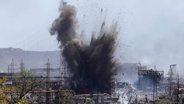 Мощнейшие взрывы в Запорожье: ВС РФ уничтожили завод "Мотор Сич" (ВИДЕО)