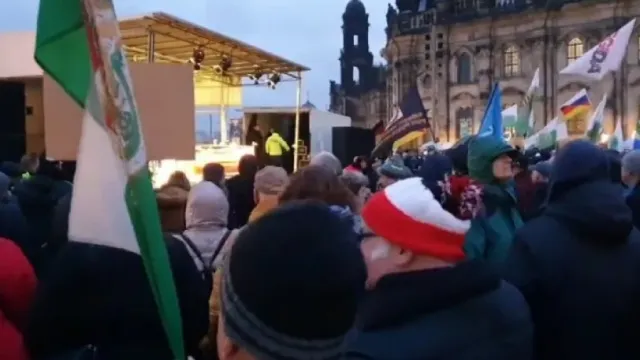 Жители Дрездена протестуют против поставок оружия Украине