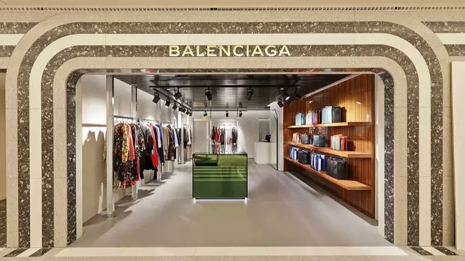 Носки Balenciaga упали в цене после появления рэпера Vacio на "голой" вечеринке