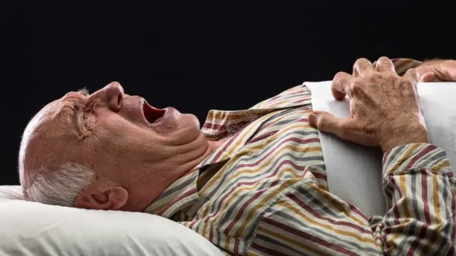 Высокая температура воздуха может ухудшить сон пожилых людей на 10%