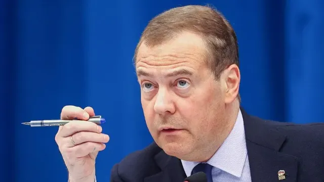 Медведев оценил требования Украины и заявил, что «киевский пёс продолжает заходиться лаем»