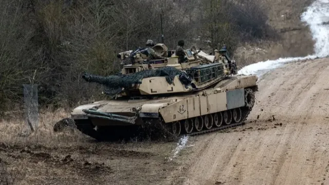 Российские танкисты под Работино готовятся к охоте на Abrams из США