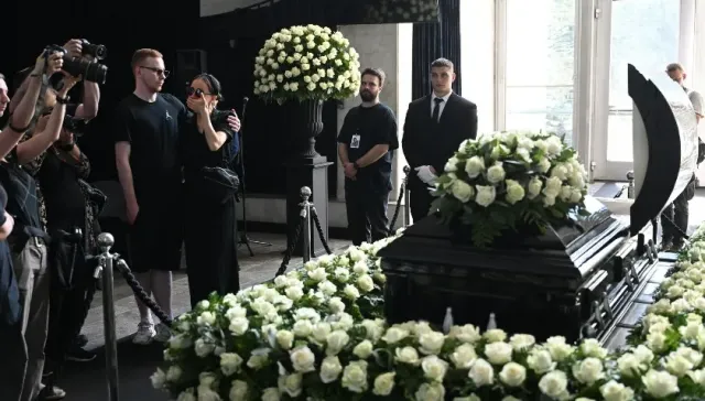 К могиле певца Юрия Шатунова на Троекуровском кладбище категорически запретили приближаться