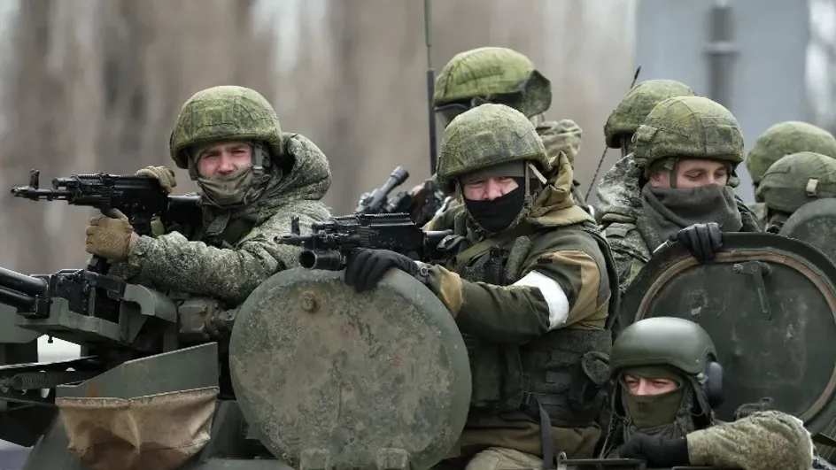 «Барсы» уничтожают засевших в подвалах боевиков ВС Украины во время штурма Новосёловского
