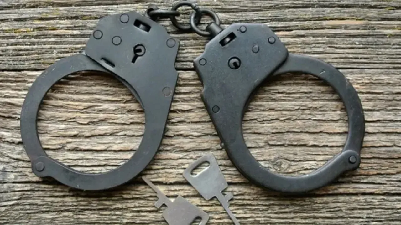 Много наручников. Наручники бр-1кф краб. Много наручников. Виды кандалов. Много наручников.