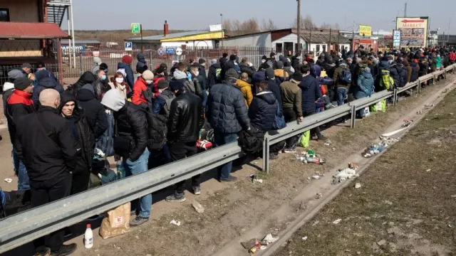 "1+1": сотни украинских граждан еженедельно прибывают в Россию транзитом через Польшу