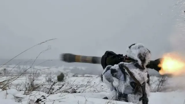 "РВ" показала кадры, как бойцы ВС РФ ракетой из ПТРК отправили в долгий полёт снайпера ВСУ