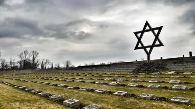 В США около мемориала жертвам Холокоста 1933-1945 годов нашли свастику нацистов