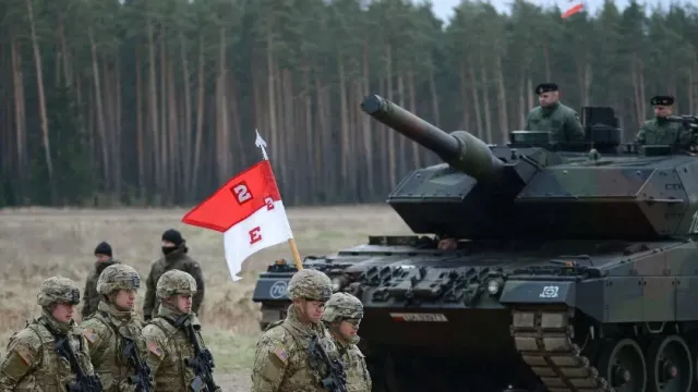 АиФ: Польские военные вторглись на территорию РФ, но Варшава просит не считать это войной