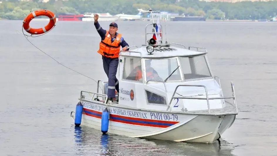 Липецкие спасатели ГО и ЧС вытащили из воды женщину и мужчину