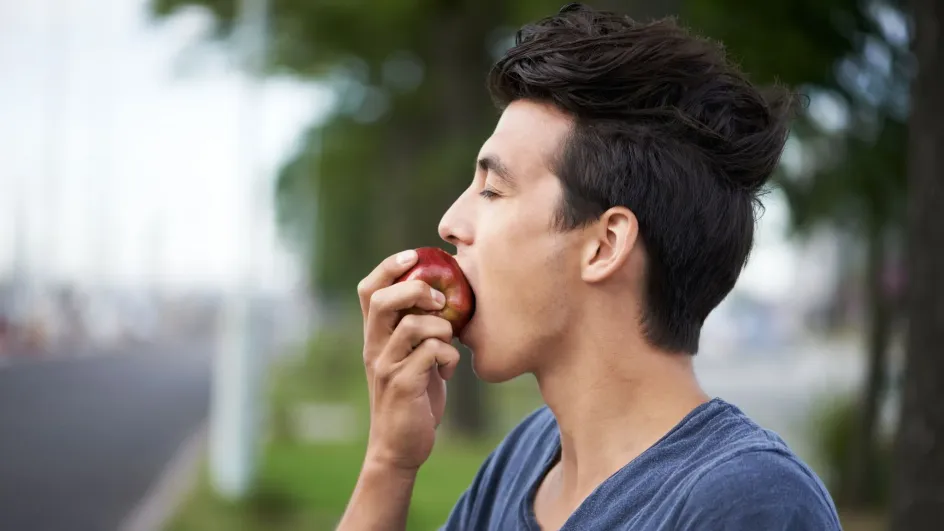 Врач назвал фрукт, снижающий уровень холестерина в крови