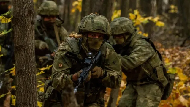 Российские разведчики показали видео уничтожения группы украинских боевиков под Авдеевкой