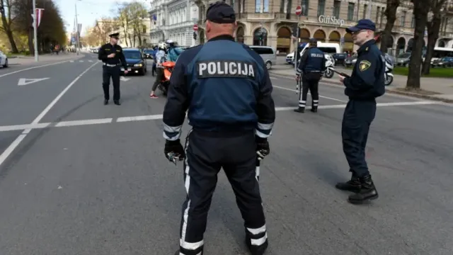 Государственная полиция Латвии начала уведомлять о штрафах за поздравления с Днём Победы