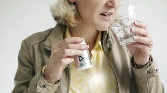 Врач развеяла миф о необходимости приема конских доз витамина D