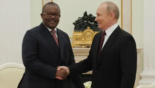 "Ъ": Президент Гвинеи-Бисау прилетел в Кремль за фрегатами