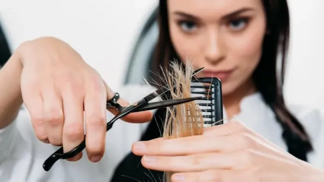 Хватит в это верить: 4 вредных мифа об уходе за волосами