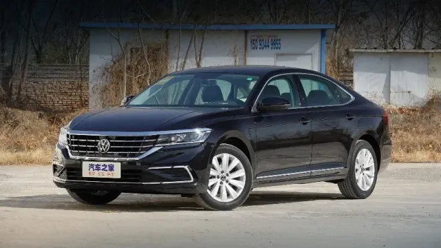В России ожидают поставку новых седанов Volkswagen Passat из КНР за 3,75 млн рублей