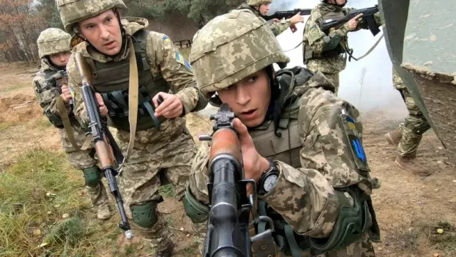 МК: Украинские пограничники опубликовали видео бойца ВСУ "под веществами" в Артемовске