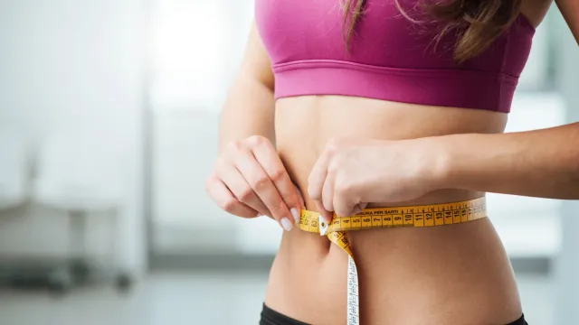 Диетолог объяснила, почему не стоит злоупотреблять таблетками для похудения