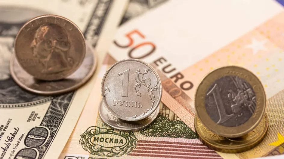 Курс евро на Мосбирже упал ниже 97 рублей