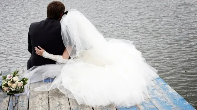 Пара российских добровольцев сыграла свадьбу на передовой в зоне СВО