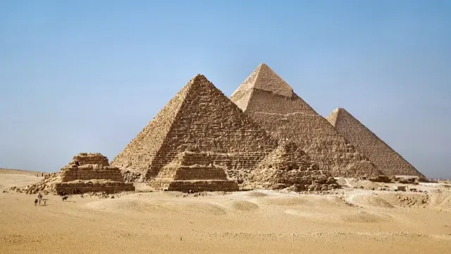 Археолог Гонейм запустил разгадку тайны о строительстве пирамид в Египте
