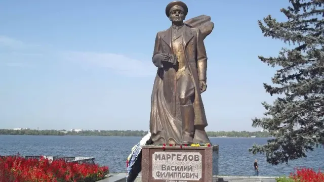 В Днепропетровске заявили о планах по сносу памятника создателю советских ВДВ Маргелову