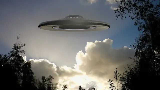 В эфире программы "Пусть говорят" доказали существование НЛО (фото)