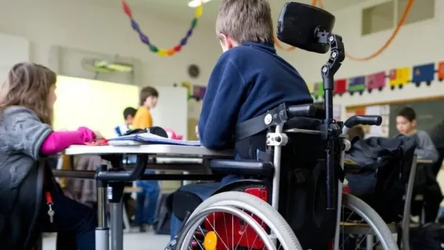 Дети с инвалидностью не могут учиться в школах России, несмотря на доступную среду