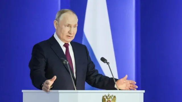 Путин собирается повысить МРОТ с 2024 года на 10%