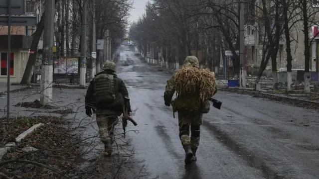 СП: Зеля пообещал Байдену, что не сдаст Бахмут, но ВСУ не верят, что это реально