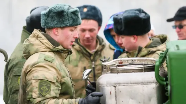 Шеф-повар "мишленовского ресторана" готовит еду для бойцов СВО в Херсонской области