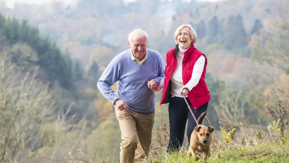 Стало известно, сколько шагов в день нужно пожилым людям