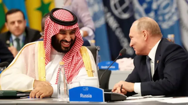 Взгляд: Нефтяной союз России и саудитов бесит Запад