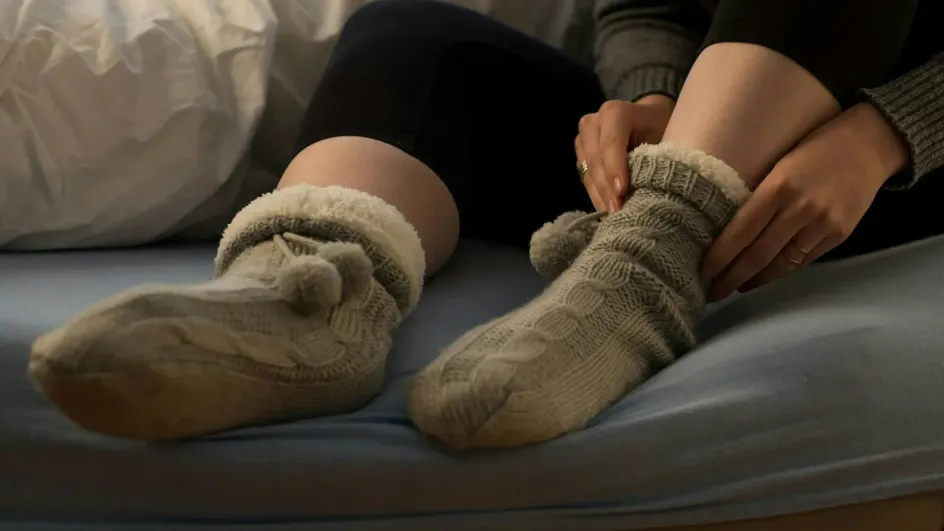 Названы заболевания, о которых могут говорить холодные ноги