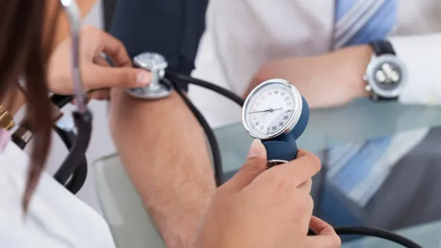 Назван продукт, который вредит при приеме лекарств от давления