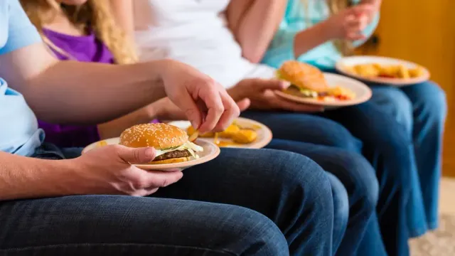 Стало известно, от каких продуктов лучше отказаться зимой