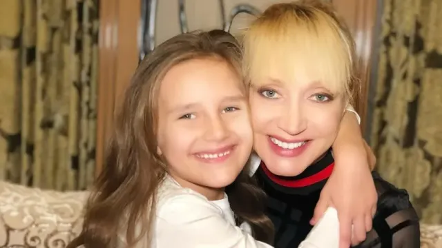 10-летняя дочь Кристины Орбакайте Клавдия практически забыла русский язык (видео)
