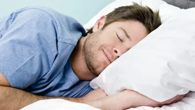 Профессор из Гарварда развенчал миф о необходимости 8-часового сна