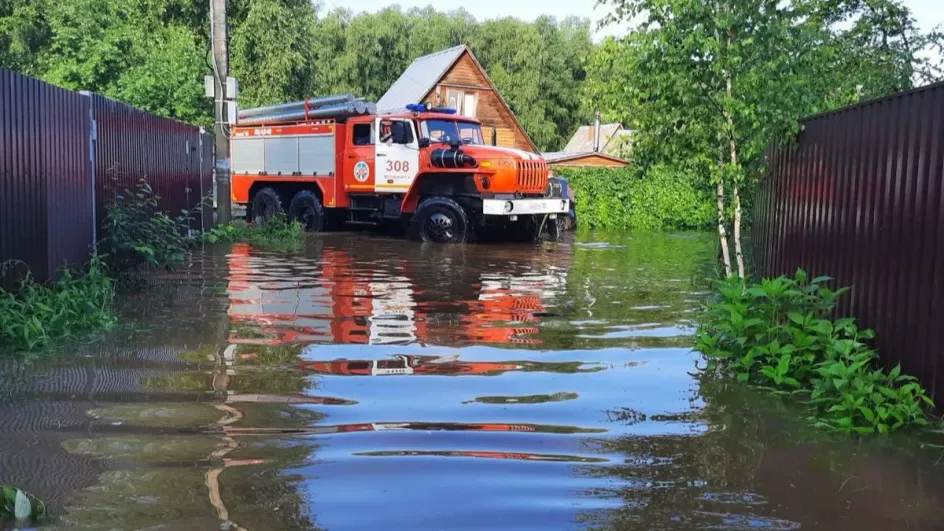 Из-за дождей в Челябинске подтопило более сотни домов