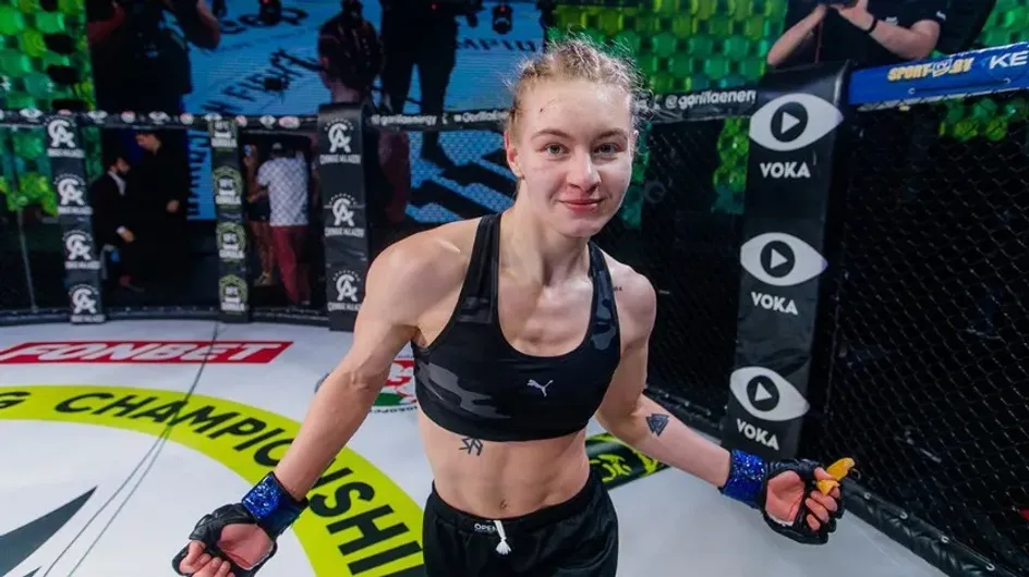 Дудакова вышла в октагон на UFC 294 под трек "Я русский" и победила американку