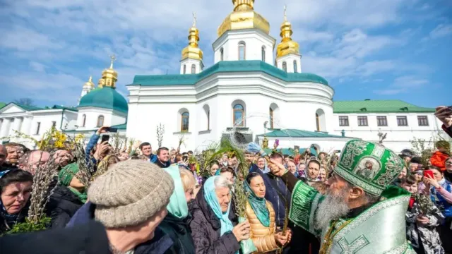 Прошедшей ночью нацисты снова напали на прихожан Киево-Печорской Лавры