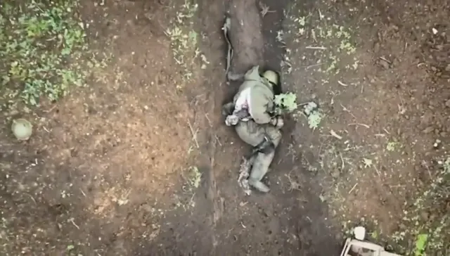 Боец, отбрасывавший гранаты украинского дрона, оказался пехотинцем из Ленинградской области