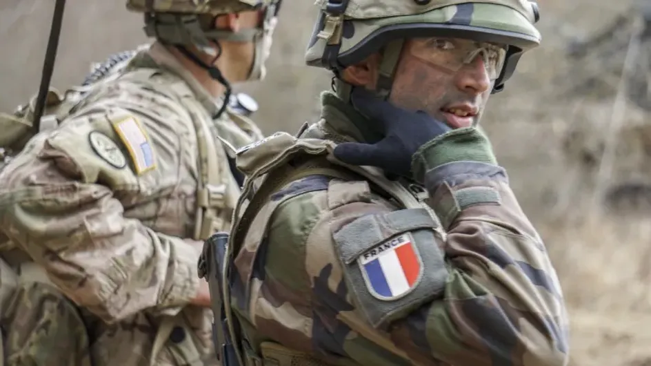 Премьер Франции Атталь вслед за Макроном допустил отправку военных на Украину