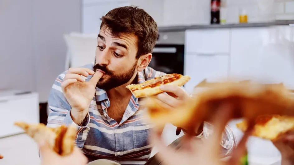 Ученые назвали настоящую причину перееданий