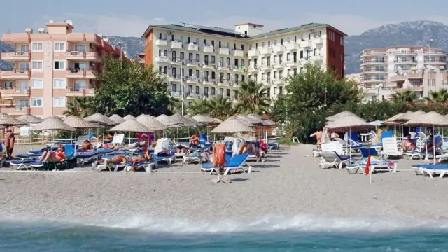 Российские туристы поехали отдохнуть в Турцию и оказались в отеле без воды и с тараканами