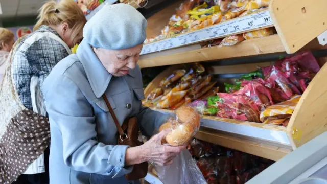 СП: У граждан России не хватает денег на продукты питания. Магазины забили тревогу