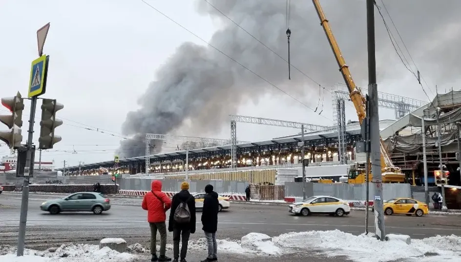 Два человека погибли при пожаре на цветочном складе в центре Москвы